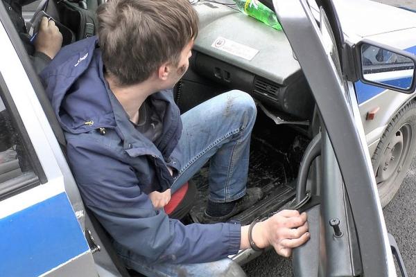 Два автомобиля угнал нетрезвый мужчина в Невинномысске